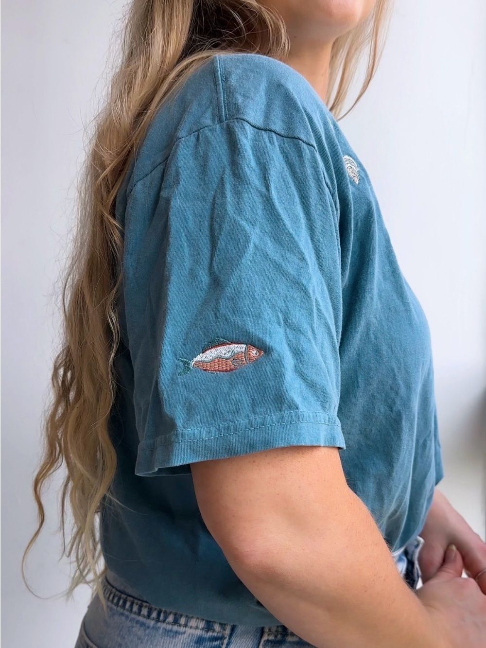 NWT 100% Cotton Denim Blue Embroidered Coastal Beachy Graphic Tee - Picture 6 of 6